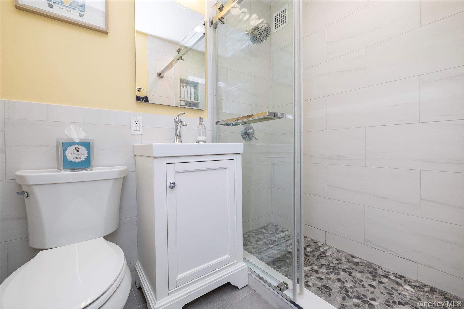 560 Broadway W # 4R, Long Beach, NY 11561