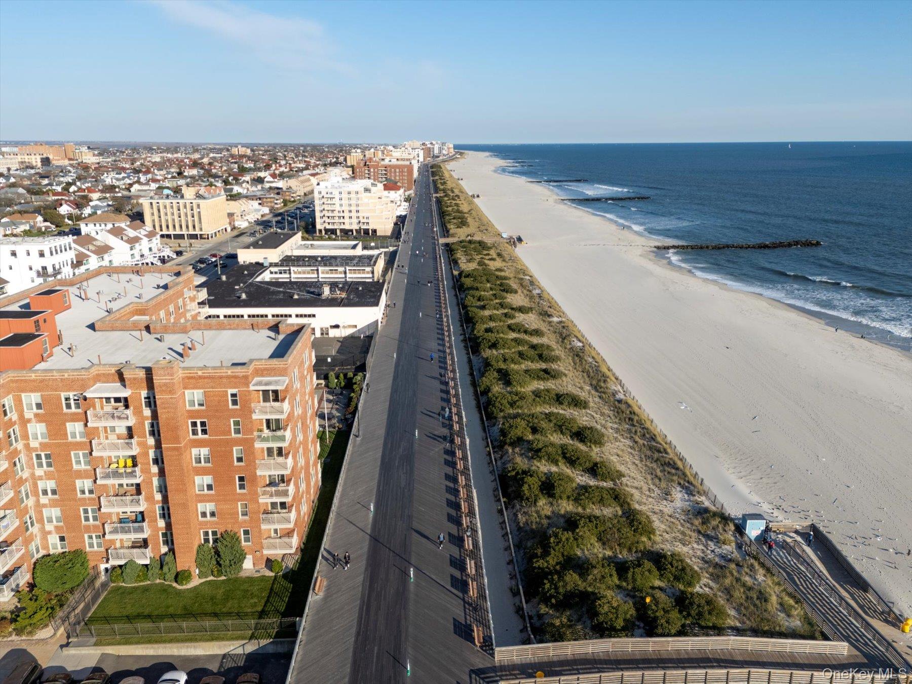 560 Broadway W # 4R, Long Beach, NY 11561