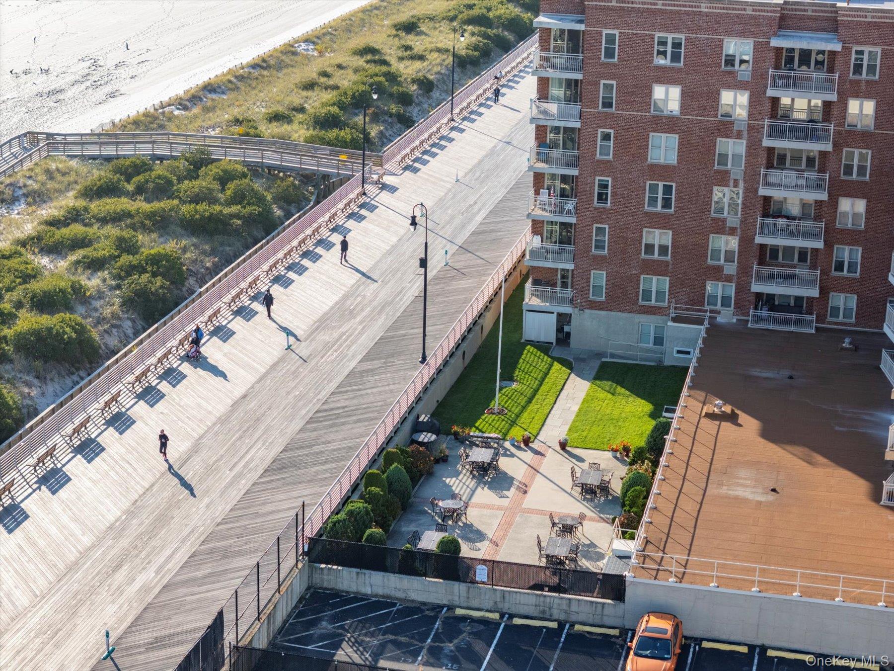 560 Broadway W # 4R, Long Beach, NY 11561