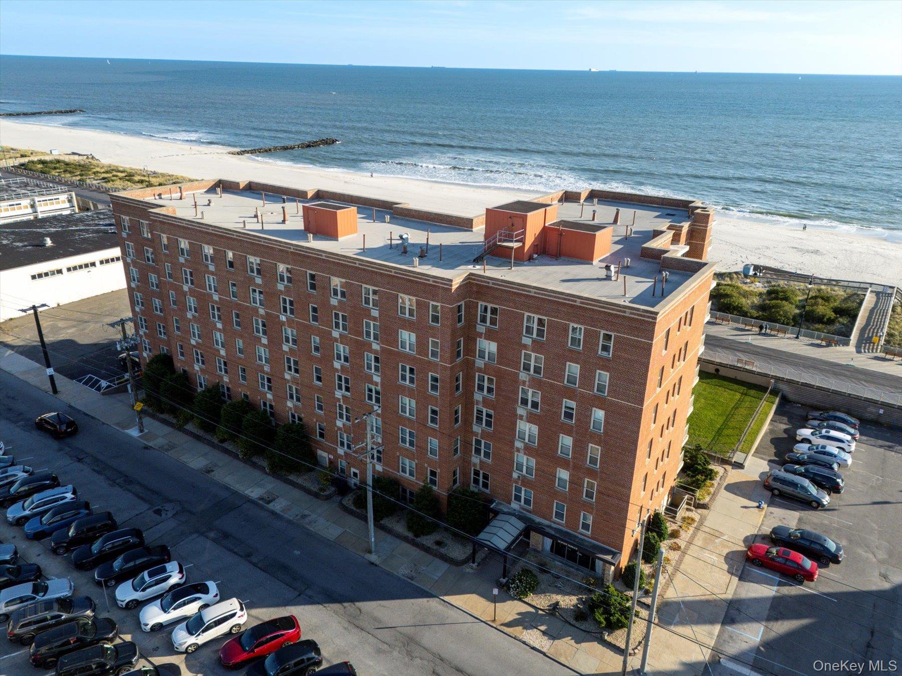 560 Broadway W # 4R, Long Beach, NY 11561