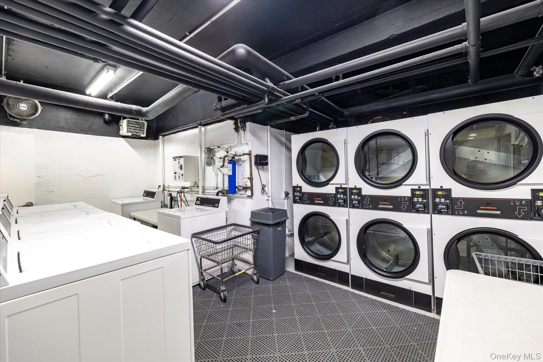 560 Broadway W # 4R, Long Beach, NY 11561