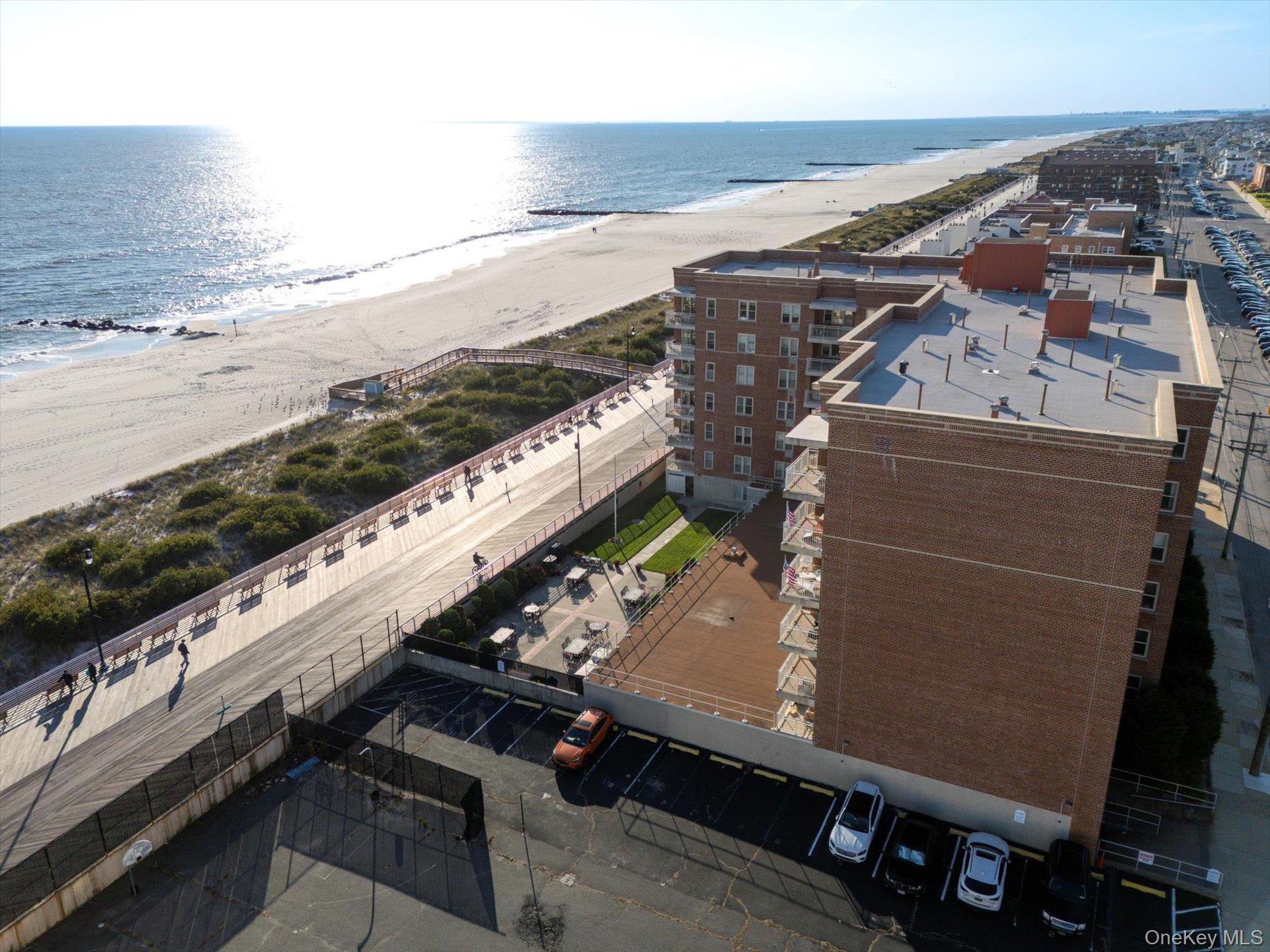 560 Broadway W # 4R, Long Beach, NY 11561