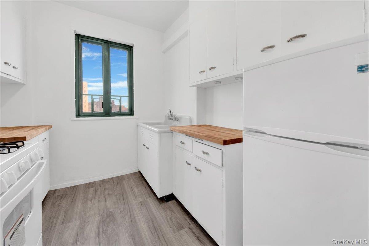 99 Metropolitan Oval # 8F, Bronx, NY 10462