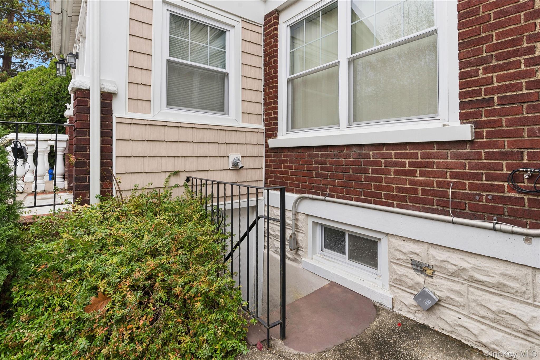 9125 90th Street, Woodhaven, NY 11421