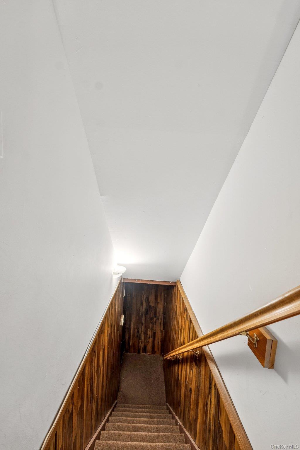 96 Acorn Ponds Drive, Roslyn, NY 11576