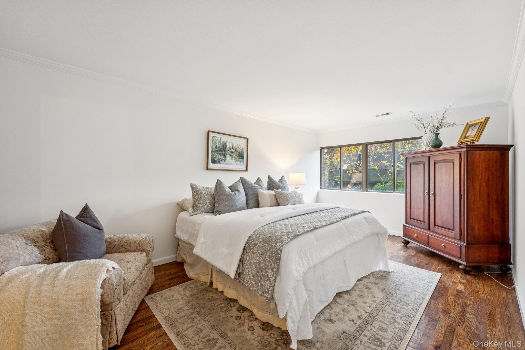 96 Acorn Ponds Drive, Roslyn, NY 11576