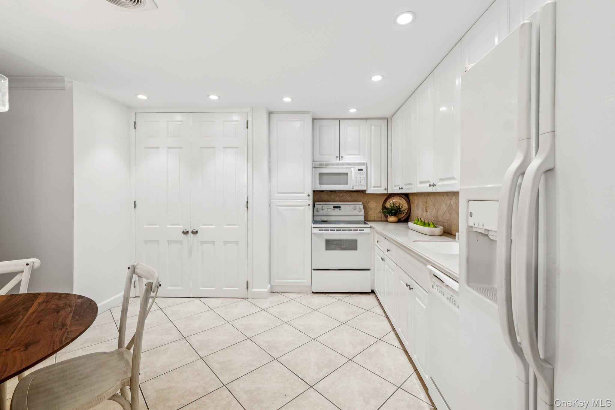 96 Acorn Ponds Drive, Roslyn, NY 11576