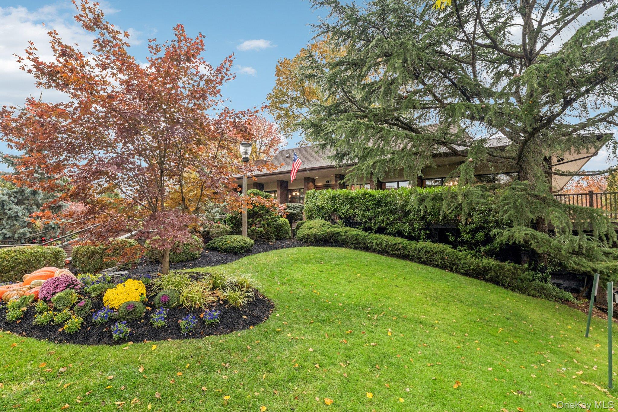 96 Acorn Ponds Drive, Roslyn, NY 11576