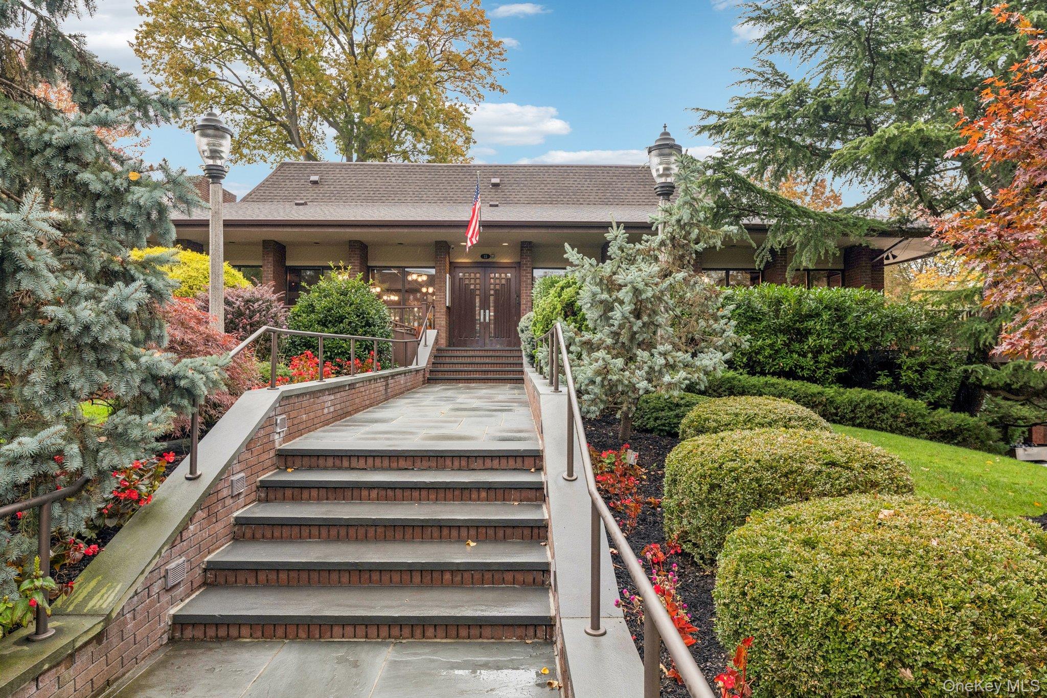 96 Acorn Ponds Drive, Roslyn, NY 11576