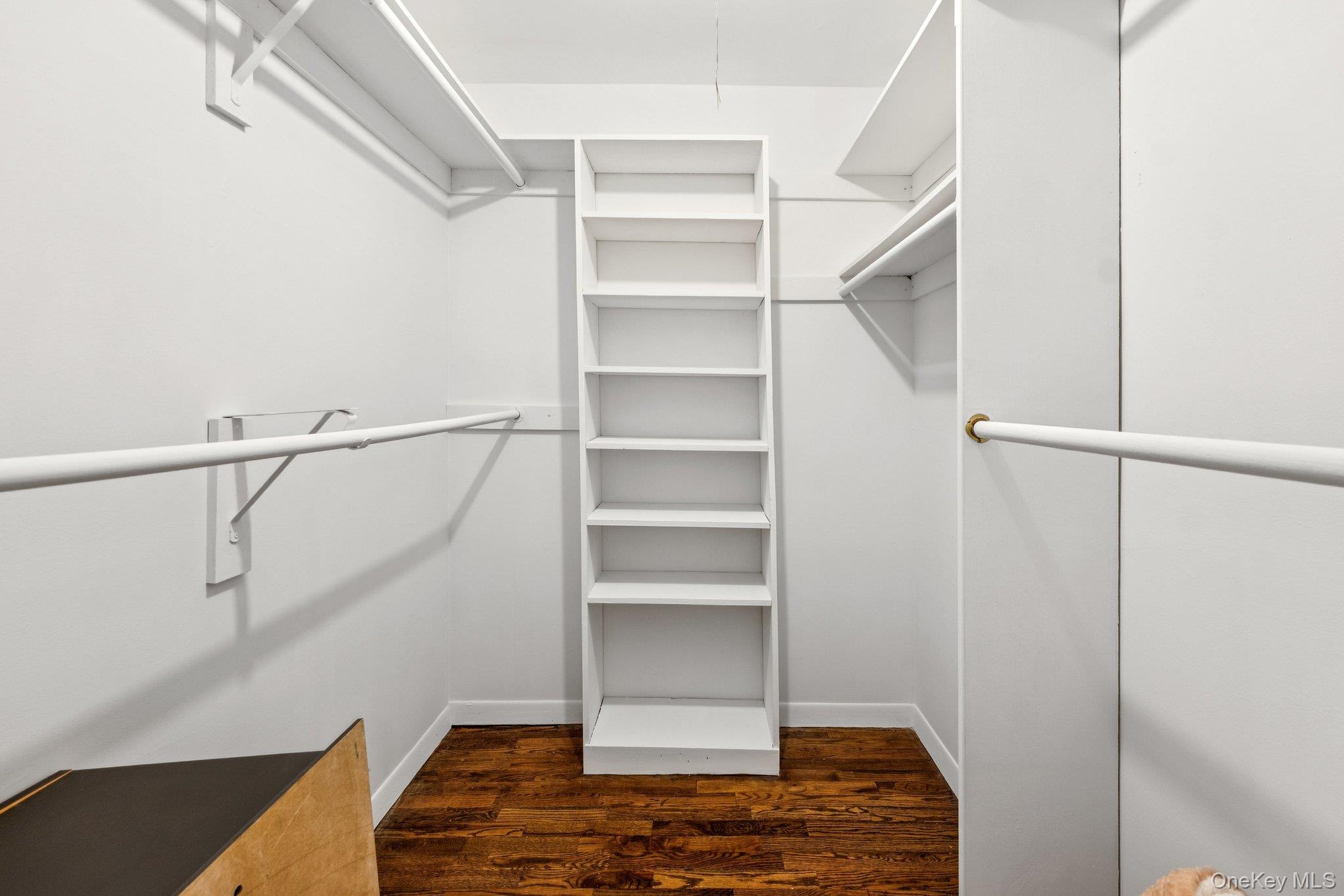 96 Acorn Ponds Drive, Roslyn, NY 11576