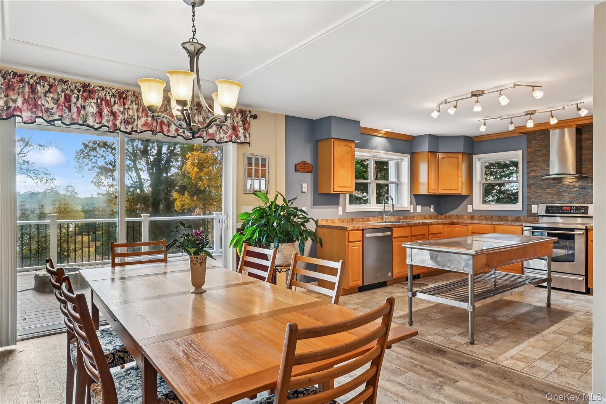 2775 W Creek Avenue, Cutchogue, NY 11935