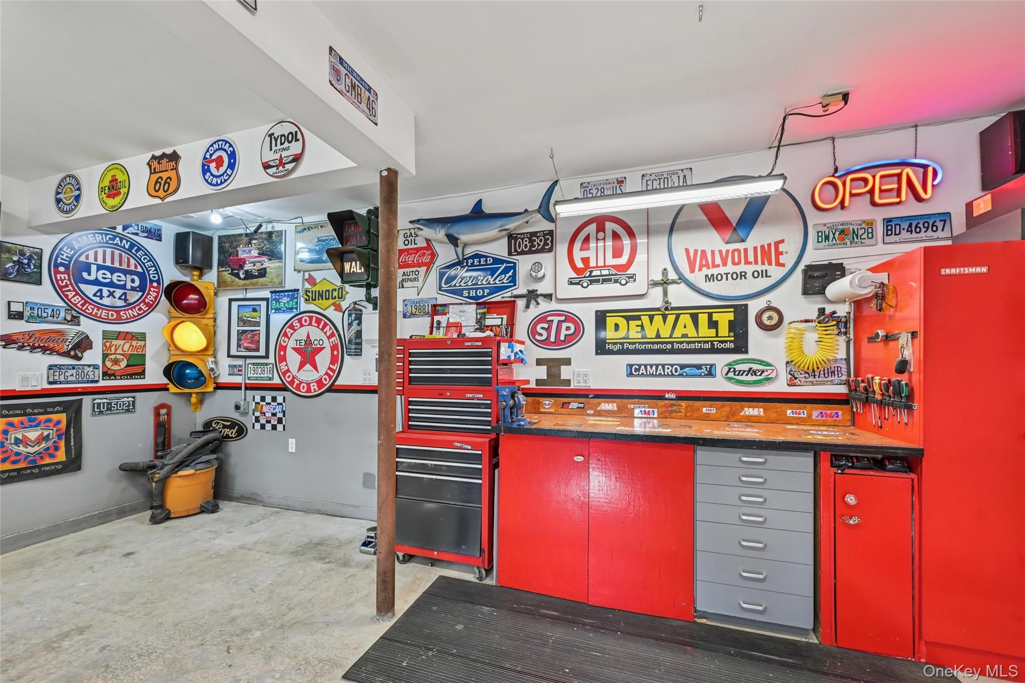 2775 W Creek Avenue, Cutchogue, NY 11935