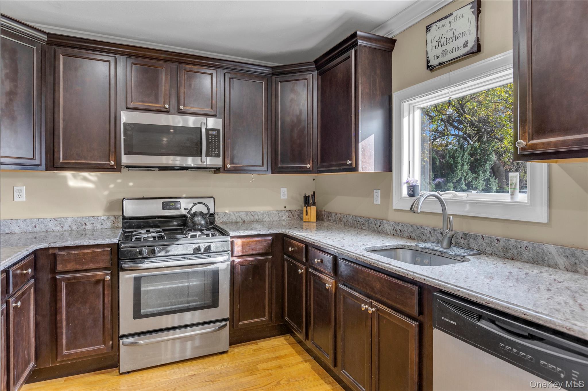 84 Cedar Street, Islip, NY 11751