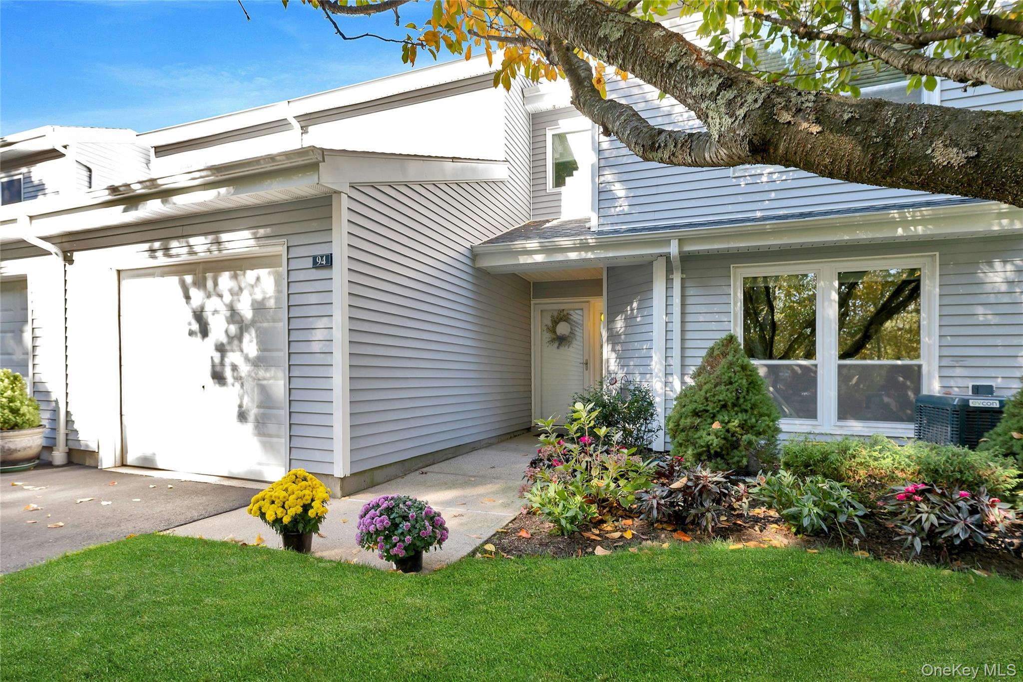 94 Hampton Vista Drive, Manorville, NY 11949