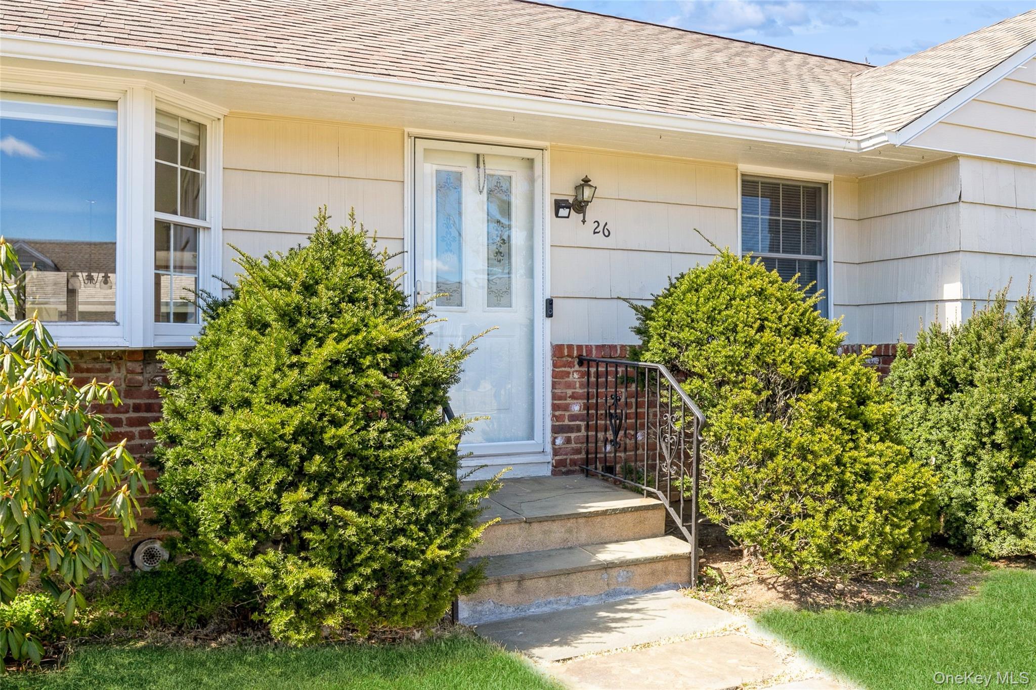 26 Whitman Avenue, Syosset, NY 11791