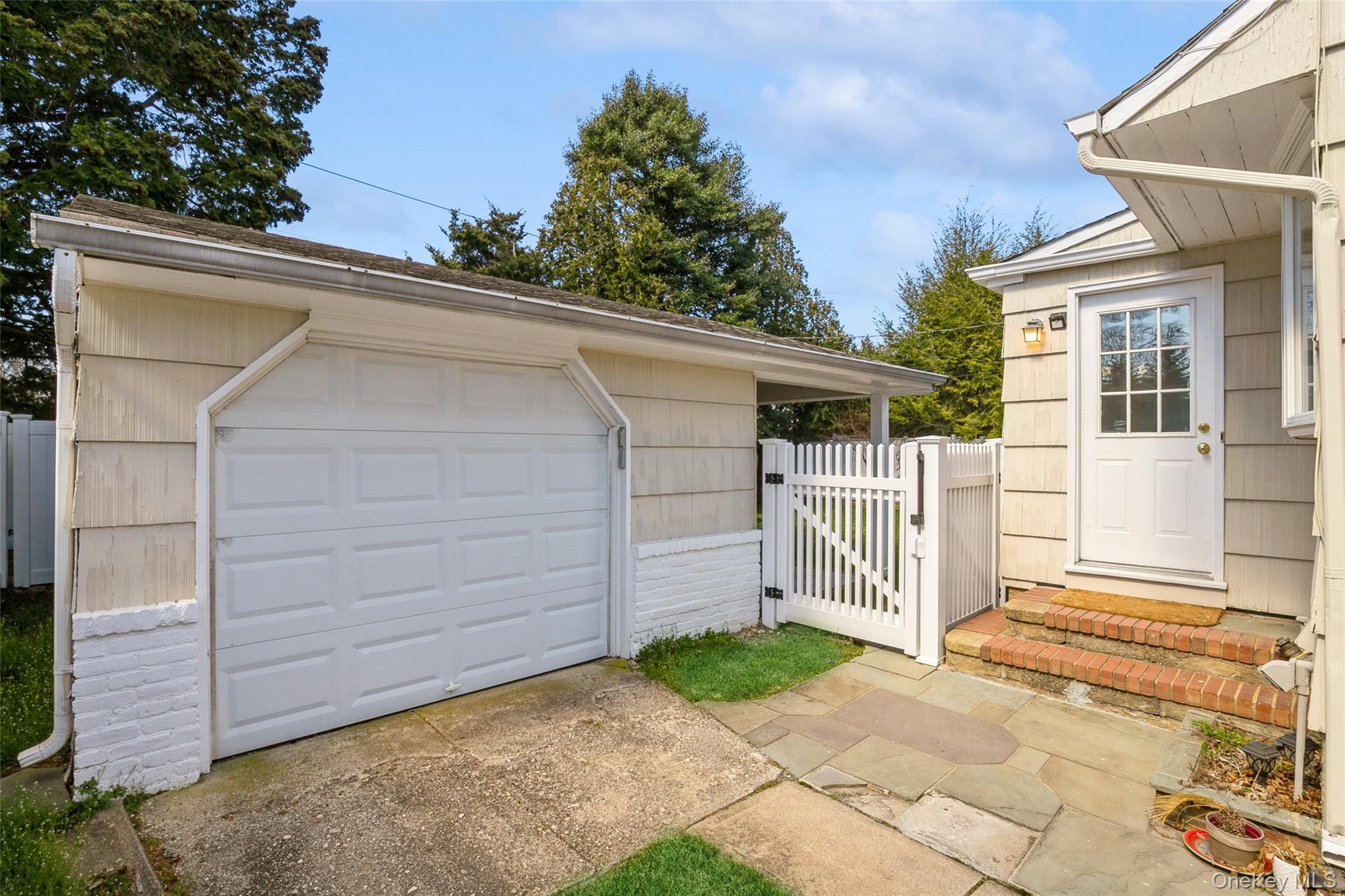 26 Whitman Avenue, Syosset, NY 11791