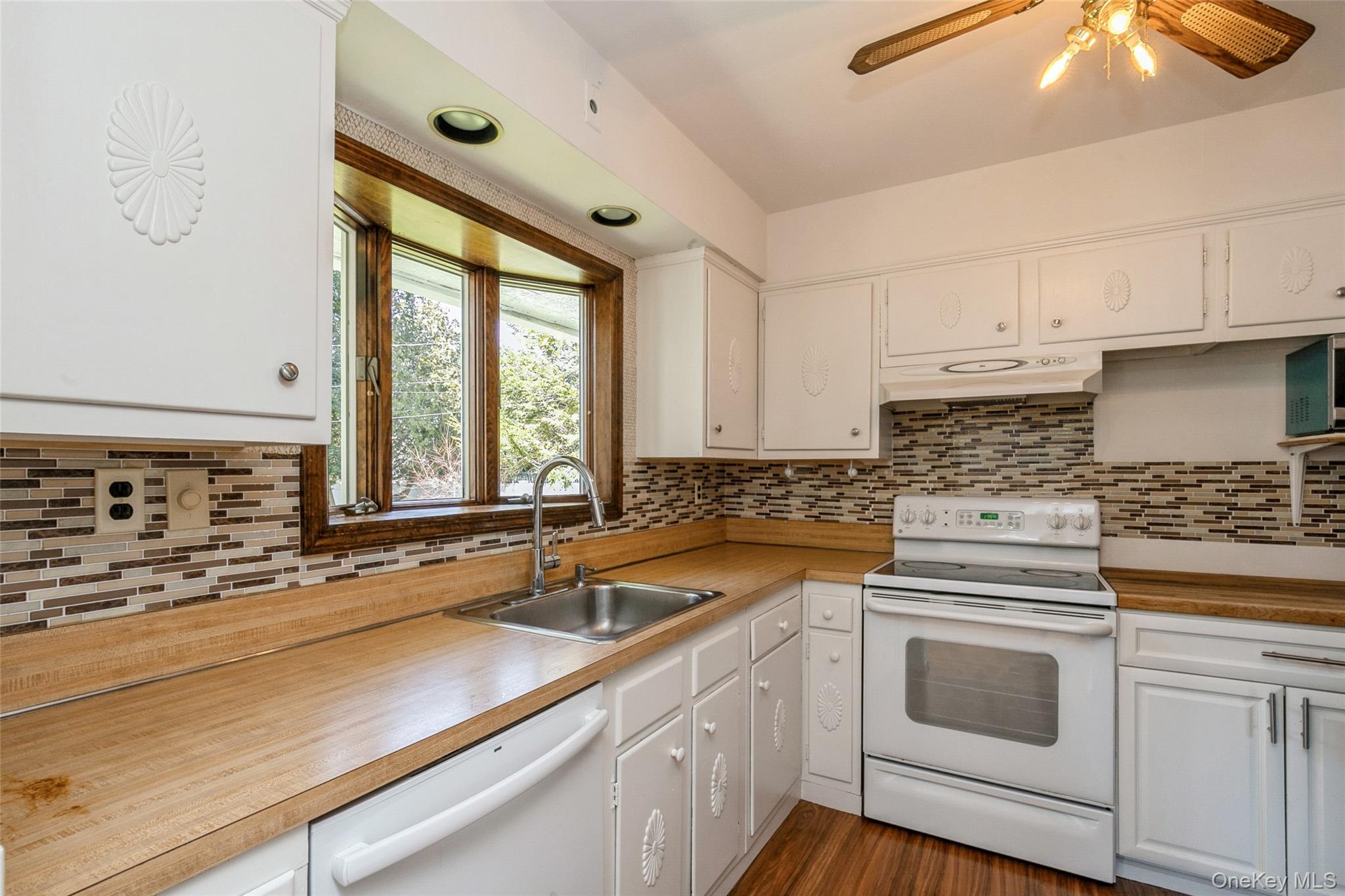 26 Whitman Avenue, Syosset, NY 11791