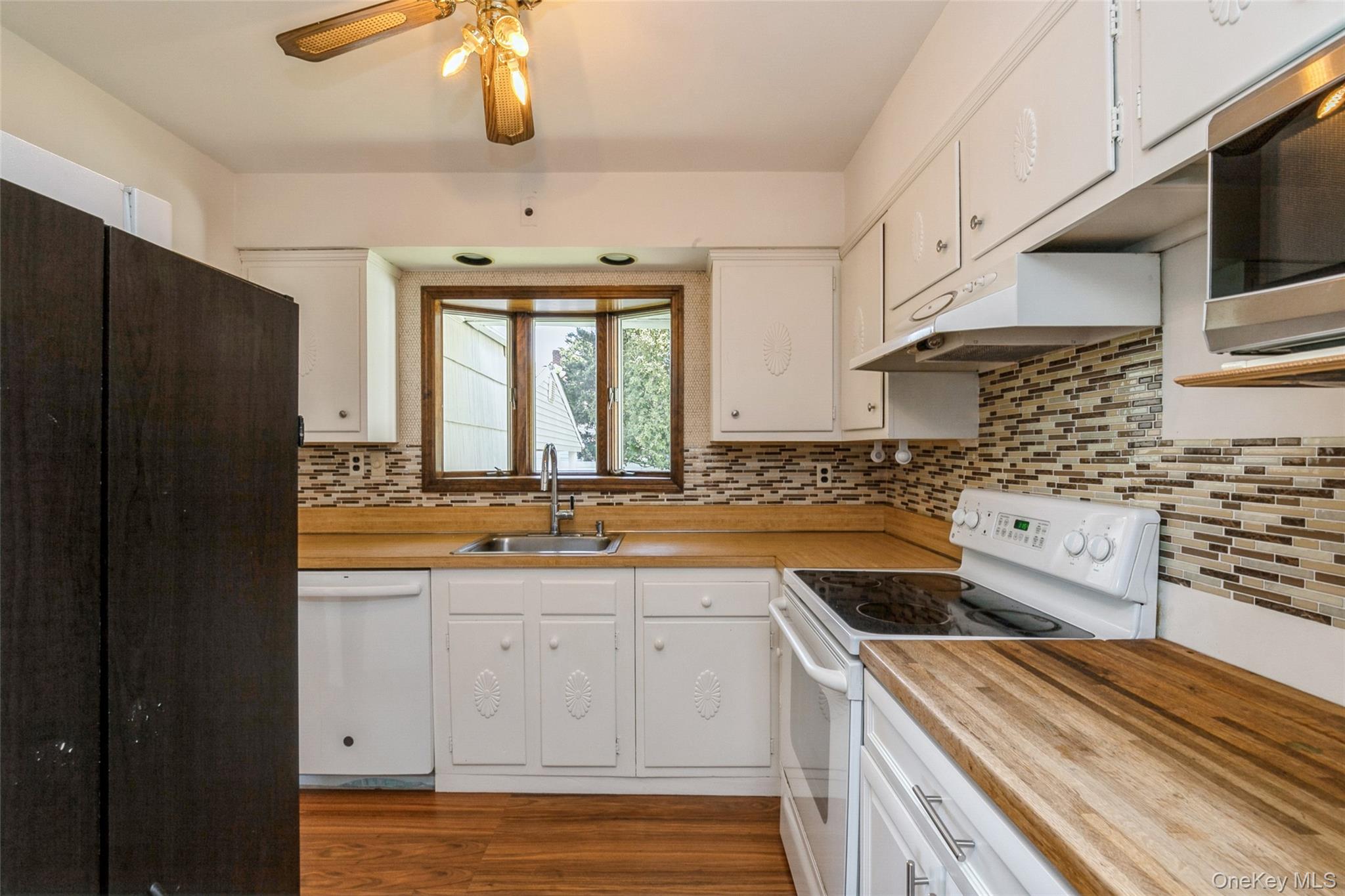 26 Whitman Avenue, Syosset, NY 11791