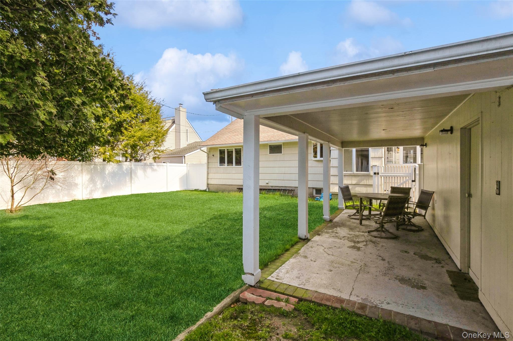 26 Whitman Avenue, Syosset, NY 11791