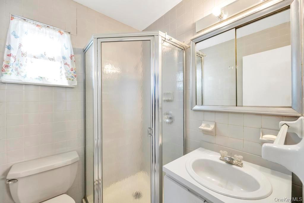 4 Hope Drive, Plainview, NY 11803