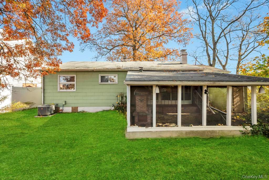 4 Hope Drive, Plainview, NY 11803