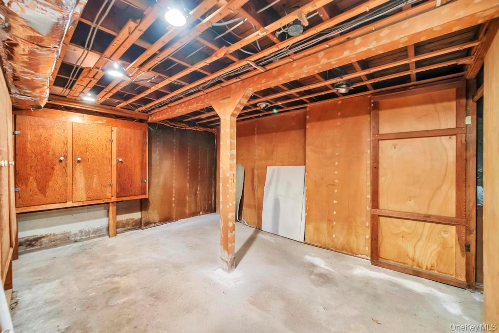 4 Hope Drive, Plainview, NY 11803