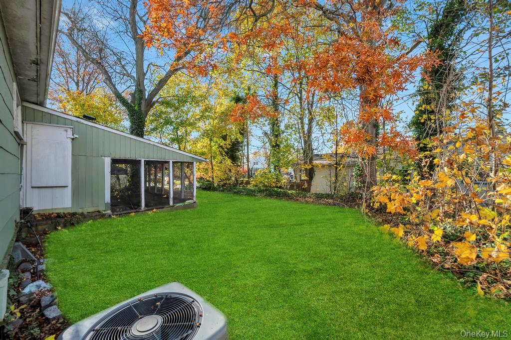 4 Hope Drive, Plainview, NY 11803