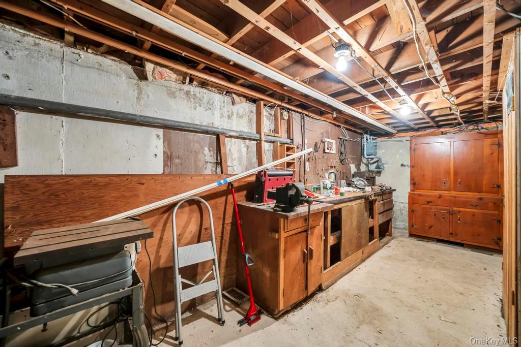 4 Hope Drive, Plainview, NY 11803