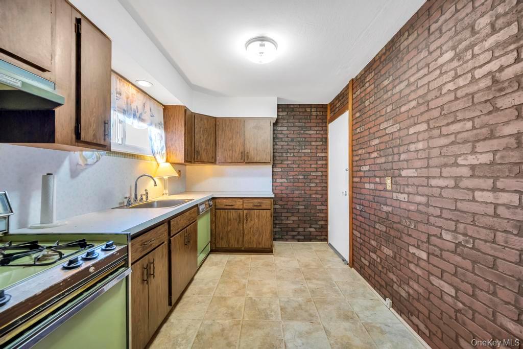 4 Hope Drive, Plainview, NY 11803