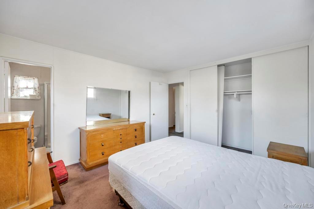 4 Hope Drive, Plainview, NY 11803