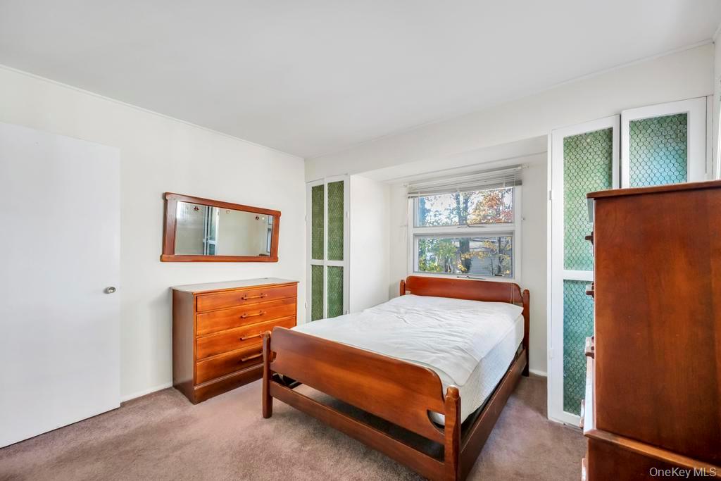 4 Hope Drive, Plainview, NY 11803