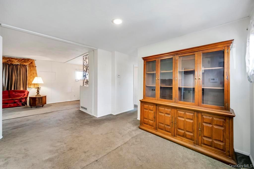 4 Hope Drive, Plainview, NY 11803