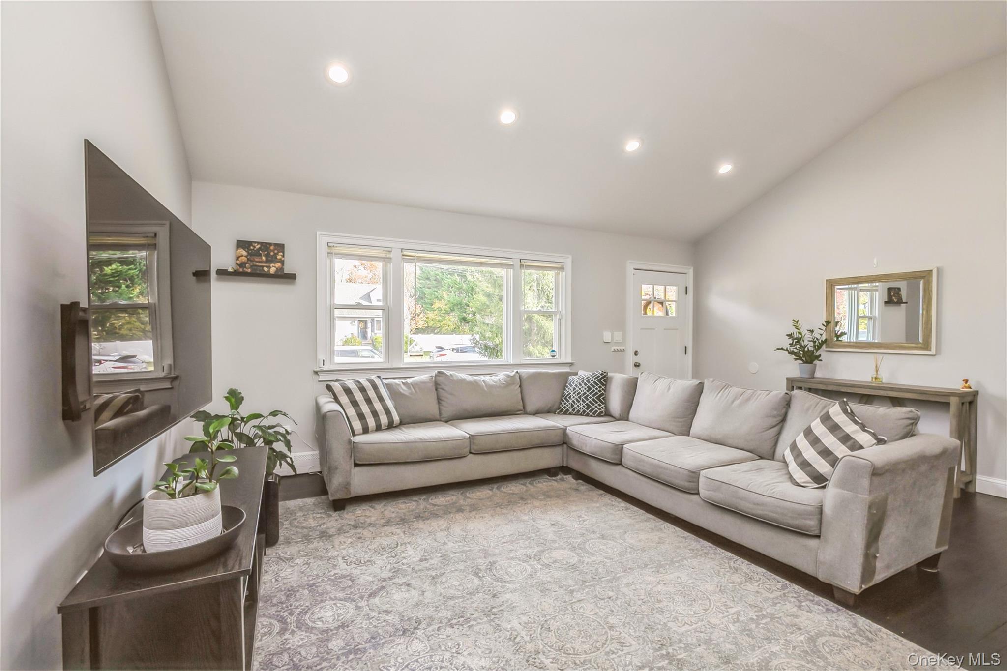 1692 Feureisen Avenue, Bohemia, NY 11716