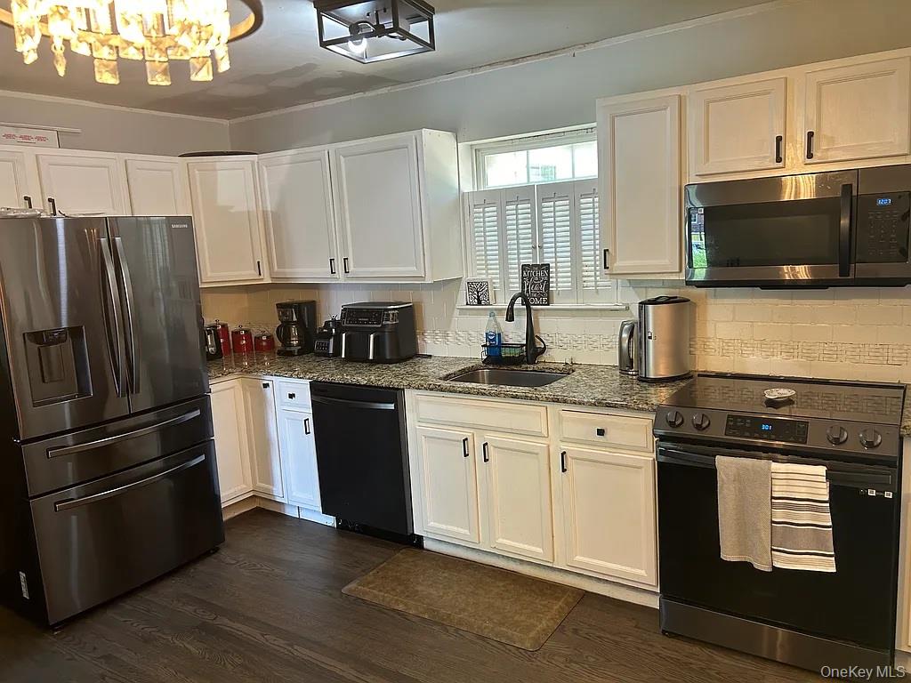 118 Lexington Road, Shirley, NY 11967