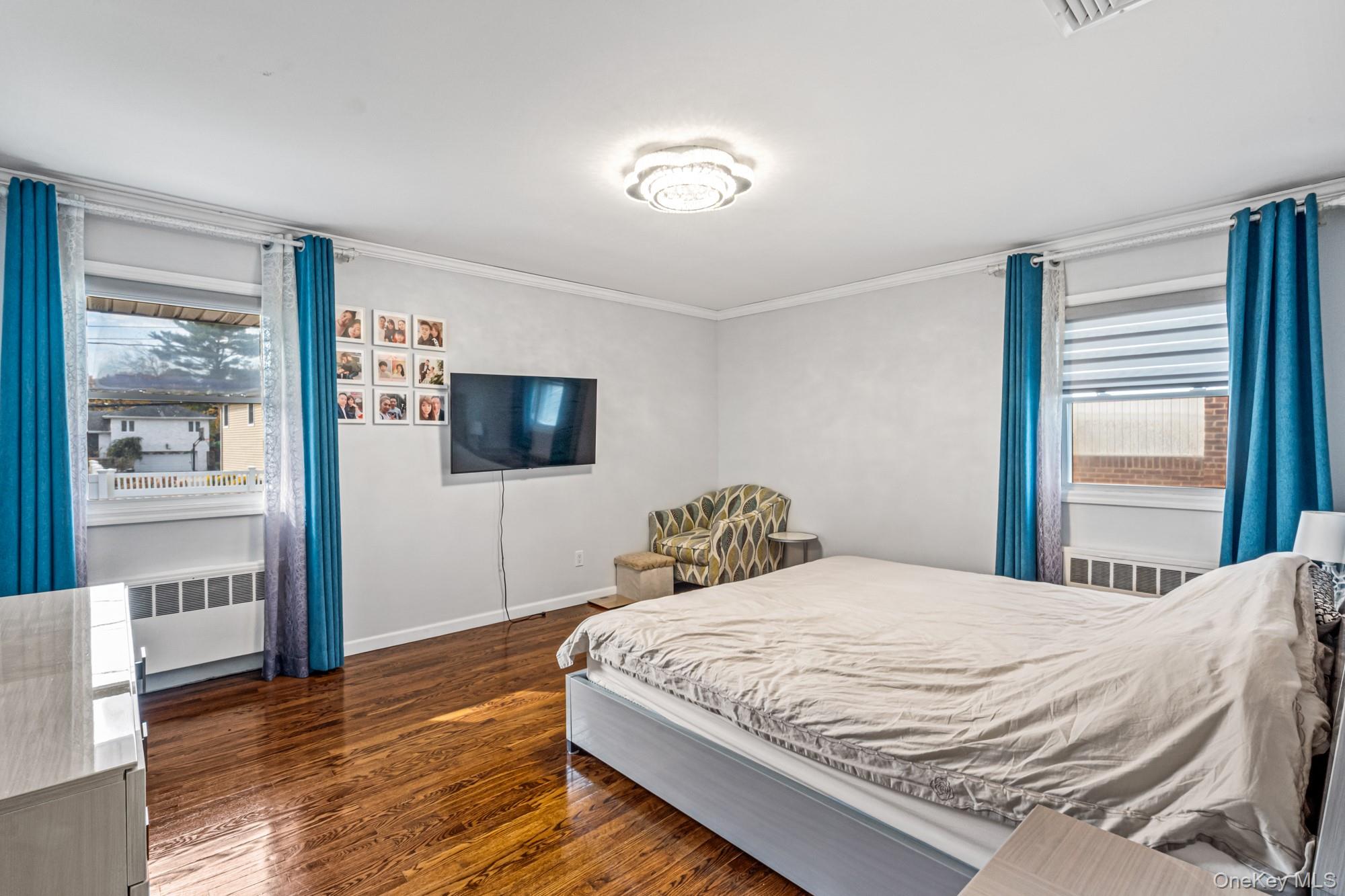 15 Vista Road, Plainview, NY 11803