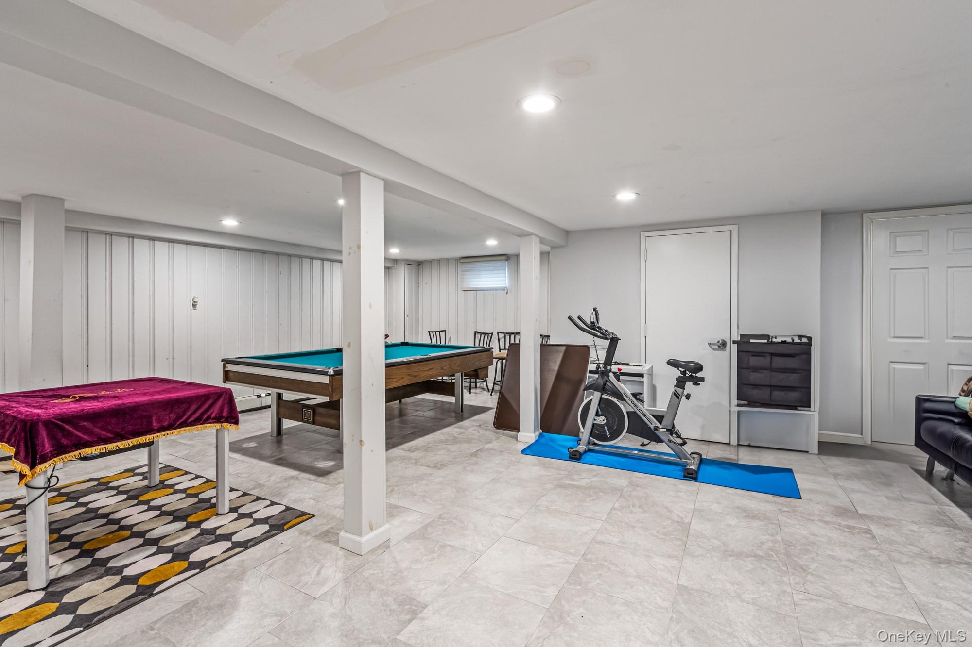 15 Vista Road, Plainview, NY 11803