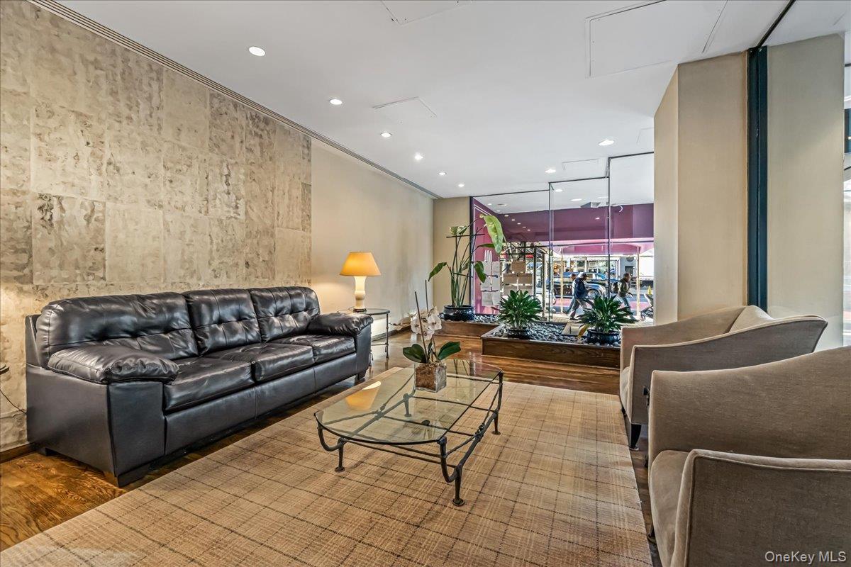 400 E 70th Street, New York (Manhattan), NY 10021