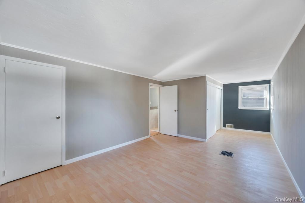 627 10th Avenue, New Hyde Park, NY 11040