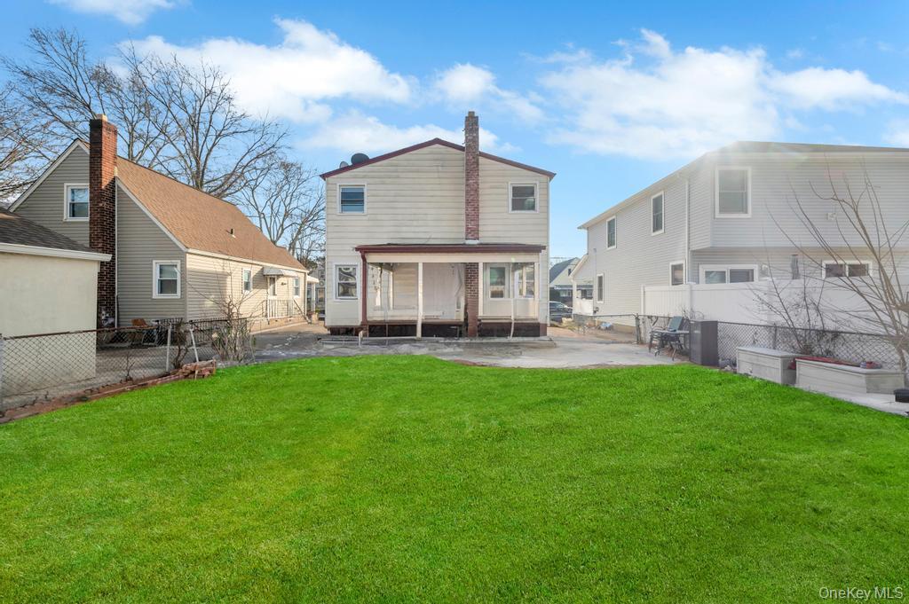 627 10th Avenue, New Hyde Park, NY 11040