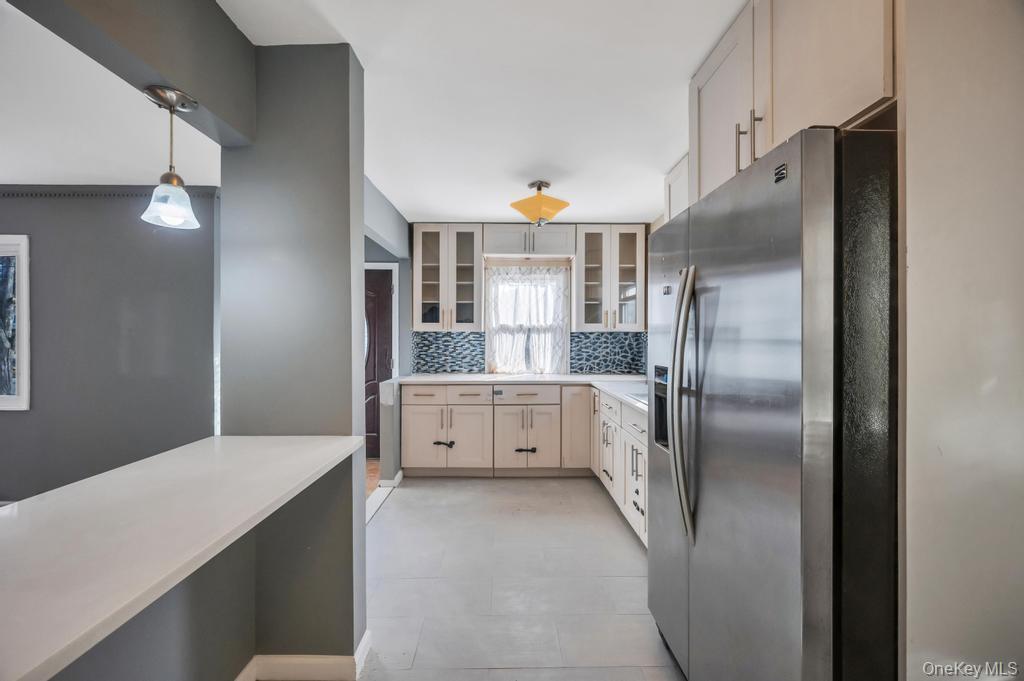 627 10th Avenue, New Hyde Park, NY 11040