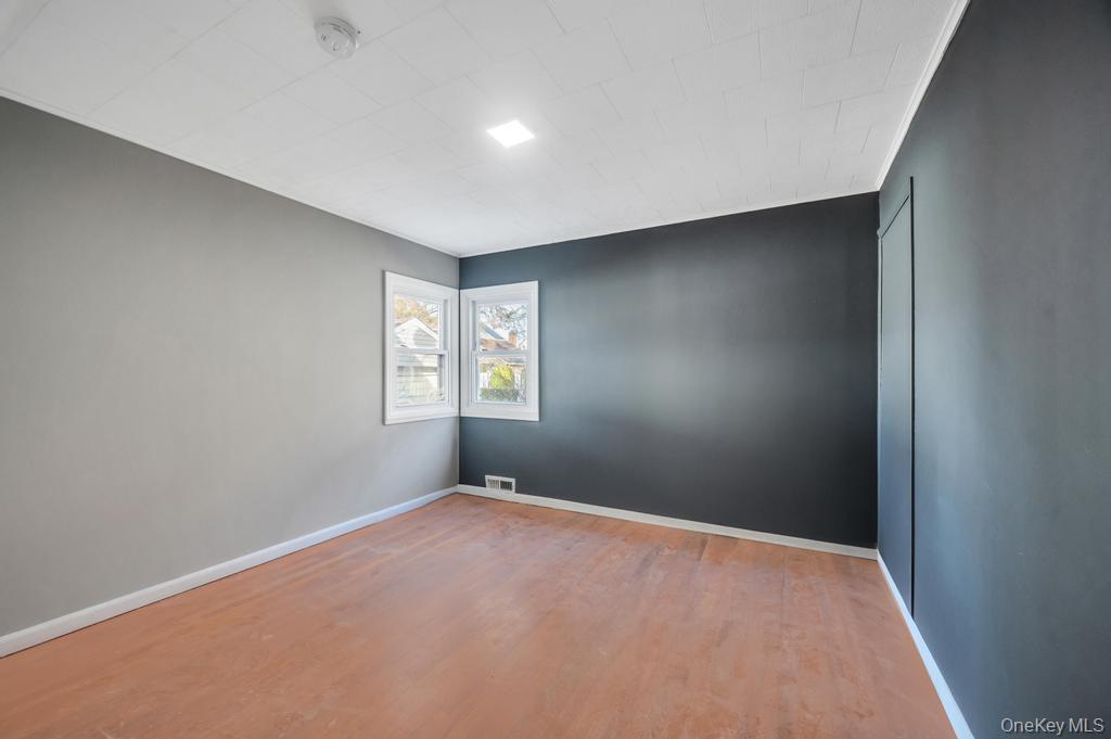 627 10th Avenue, New Hyde Park, NY 11040