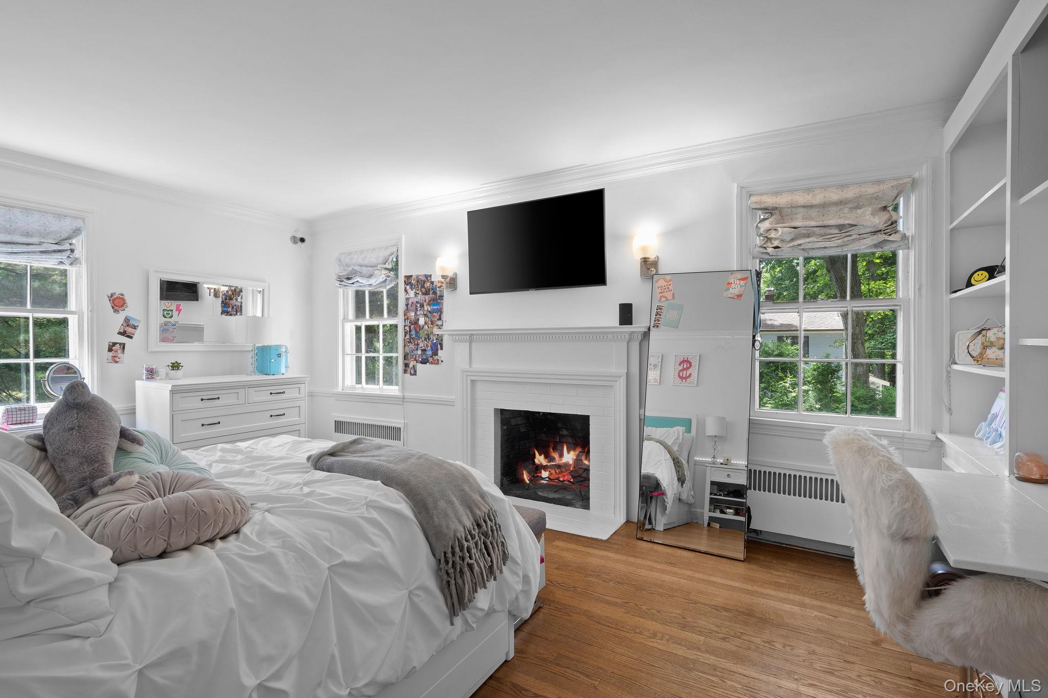 342 Woodbury Road, Cold Spring Harbor, NY 11724