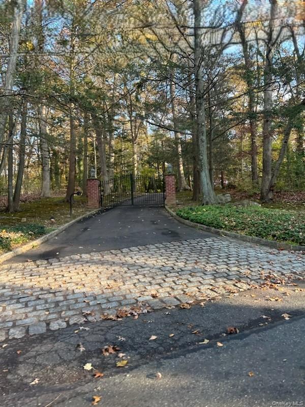 342 Woodbury Road, Cold Spring Harbor, NY 11724