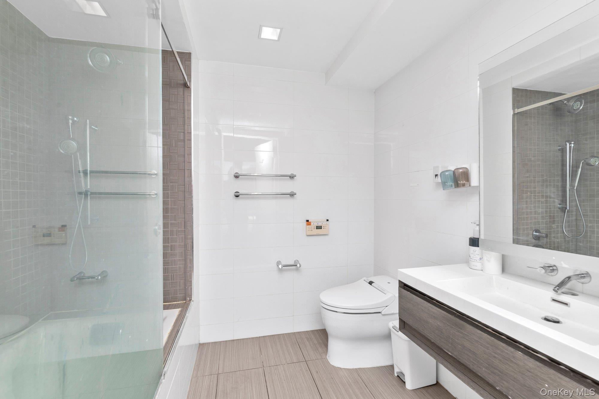 39-16 Prince Street # 8E, Flushing, NY 11354