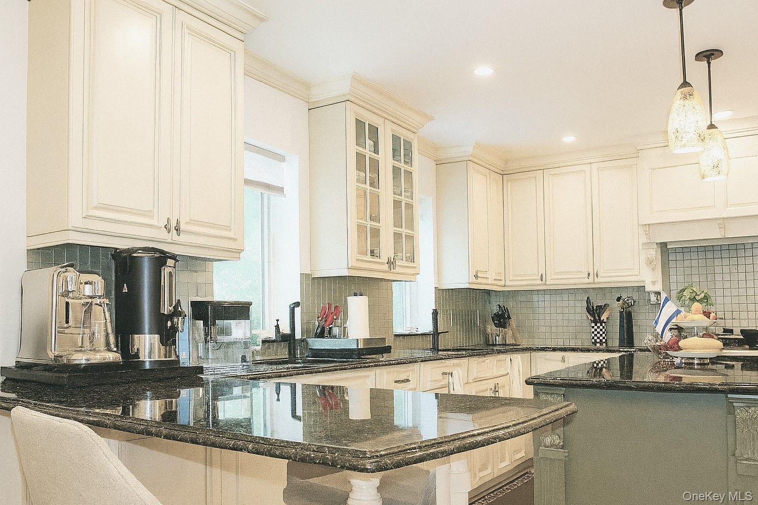 41 ALLENWOOD Road, Great Neck, NY 11023