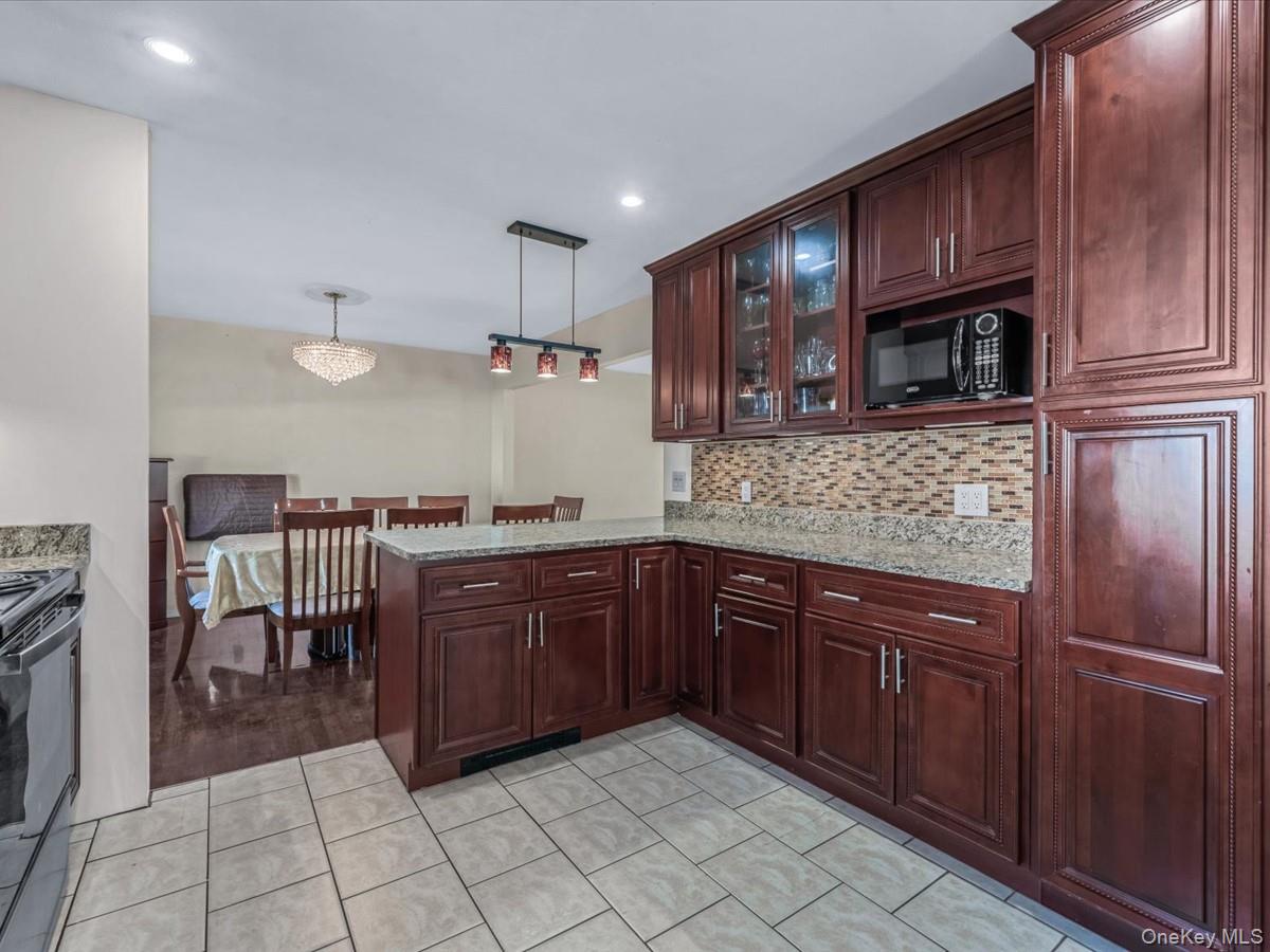 23 Paul Court, North Babylon, NY 11703