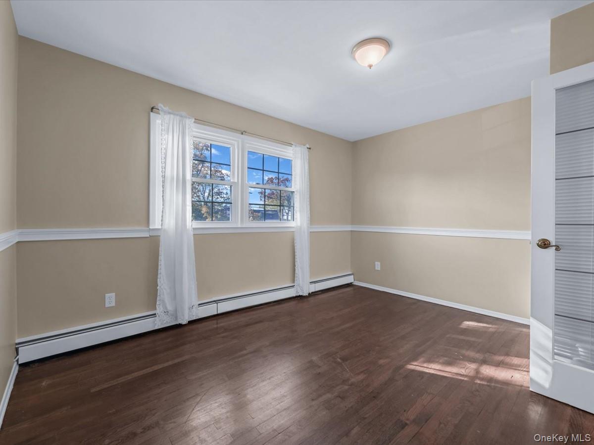 23 Paul Court, North Babylon, NY 11703