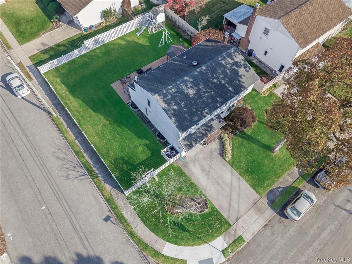 23 Paul Court, North Babylon, NY 11703