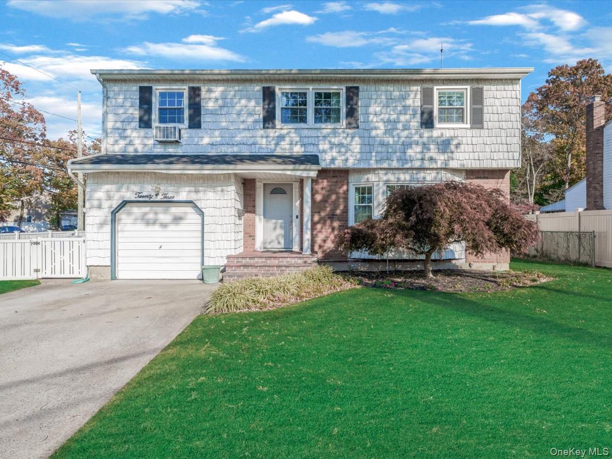 23 Paul Court, North Babylon, NY 11703