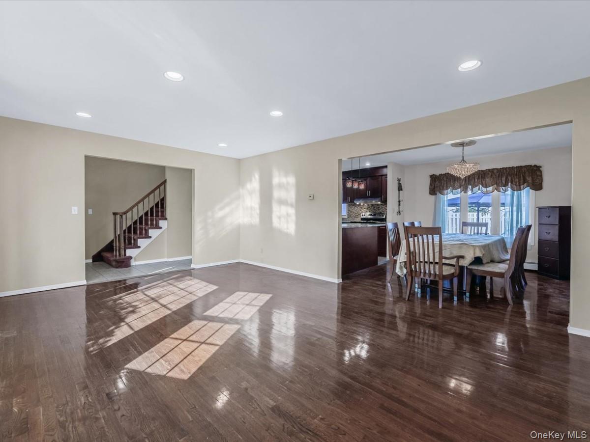 23 Paul Court, North Babylon, NY 11703